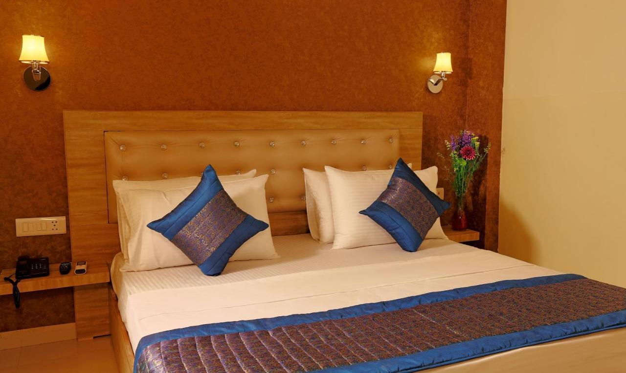 Hotel Airport City New Delhi Exterior photo