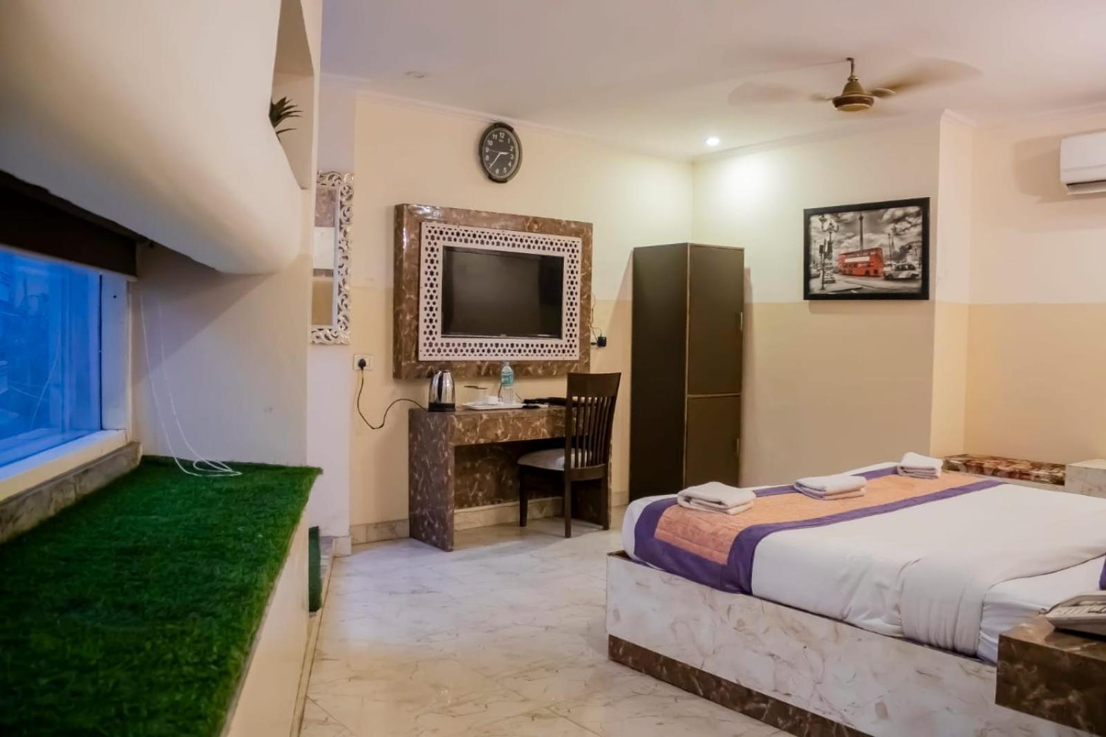 Hotel Airport City New Delhi Exterior photo
