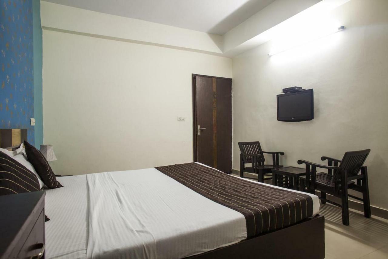 Hotel Airport City New Delhi Exterior photo