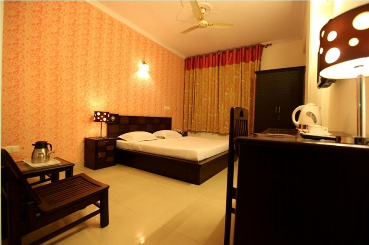 Hotel Airport City New Delhi Exterior photo